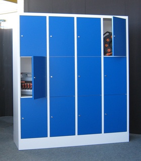 Schließfachschrank mit Sockel, Abteilbreite 400 mm, Fächer: 4 breit x 3 hoch, Zylinderschloss, 1850 x 1630 x 500 mm, RAL 5012 - Lichtblau 